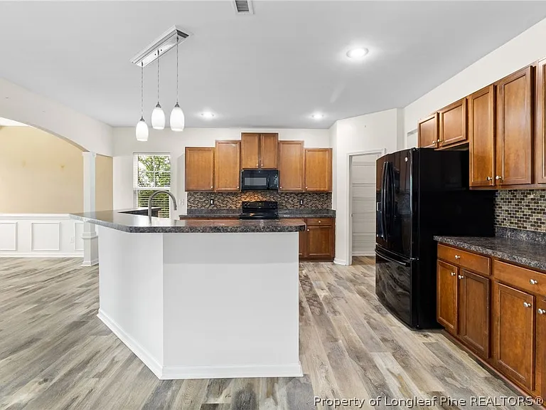 645 Highgrove Dr — Photo 6