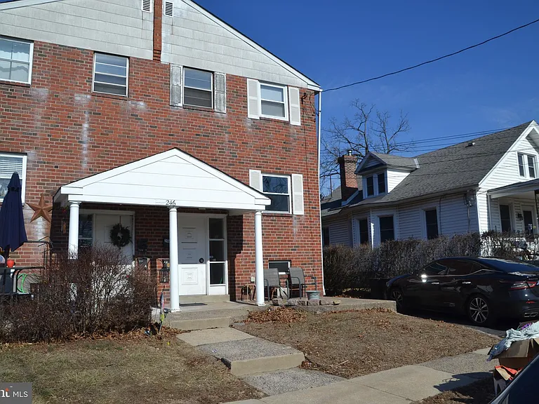 246 Ardmore Ave — Photo 1