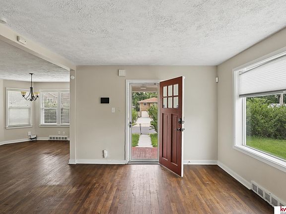 4th image of 3440 Curtis Ave