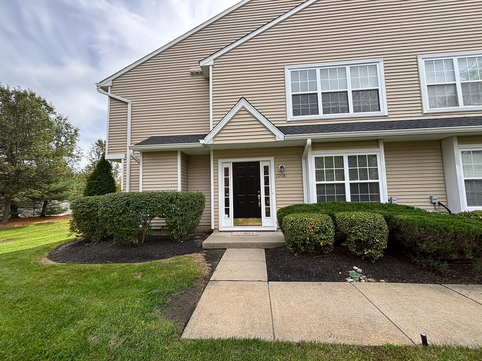 3 bed, $3,000 — Photo 1