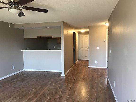 5th image of 23 Crownview Ter