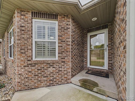 5th image of 44 Brooks Dr