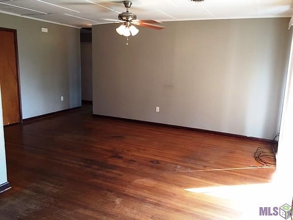 3rd image of 313 Camelia Ave
