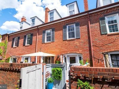 102 King Henry Ct, Alexandria, VA, 22314