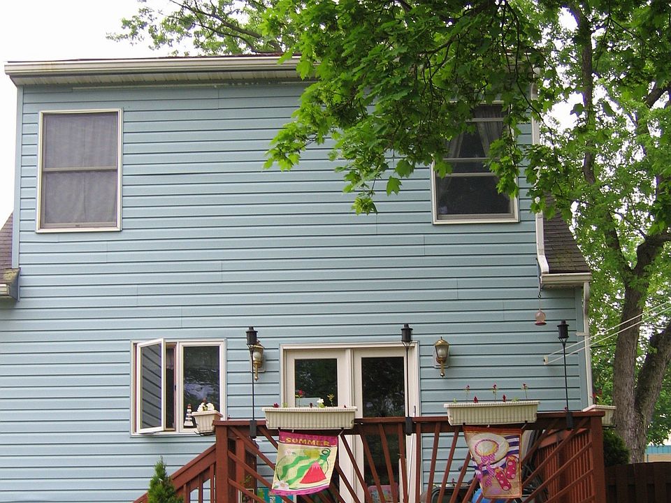 Back of Home w/deck