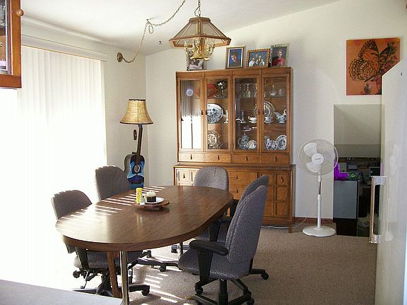 dining room w/ sliders