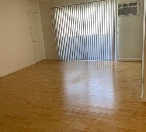 5th image of 3652 Mentone Ave APT 6