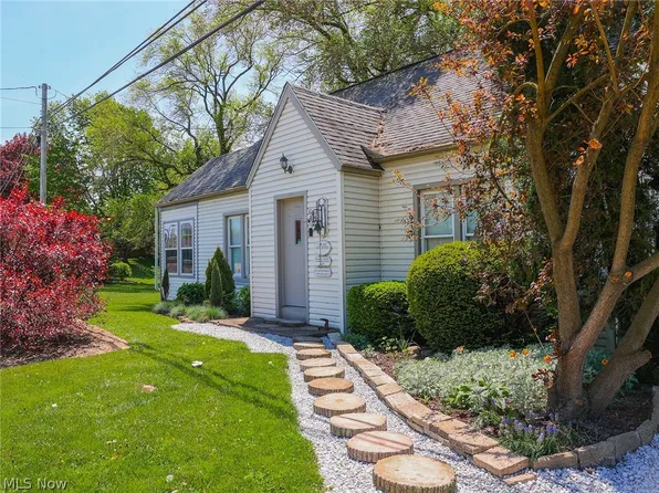 2952 State Route 39, Millersburg, OH 44654