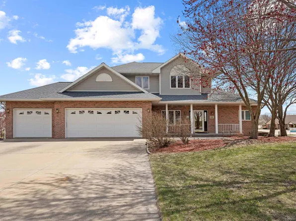 866 5th St SW, Dyersville, IA 52040