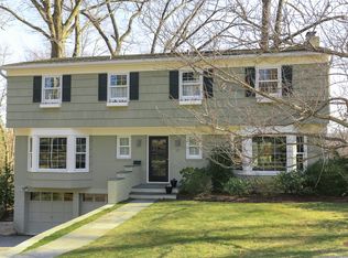 3 Huguenot Dr, Larchmont, NY 10538