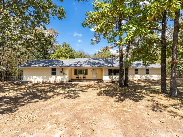 701 Spears Dr, Siloam Springs, AR 72761
