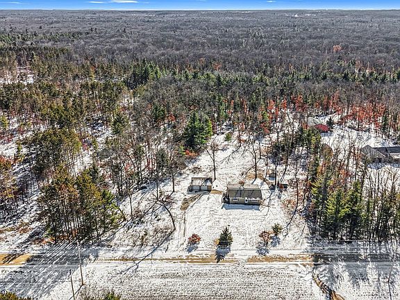 3rd image of 23589 Gates Rd