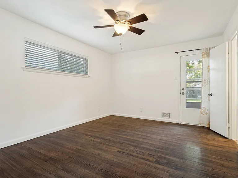 428 E Spring Valley Rd — Photo 18
