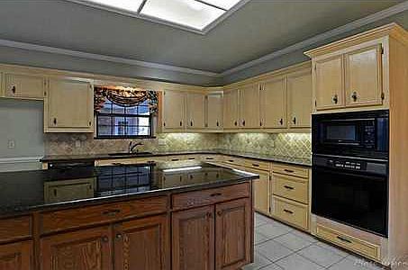 4th image of 405 Fairmont Dr