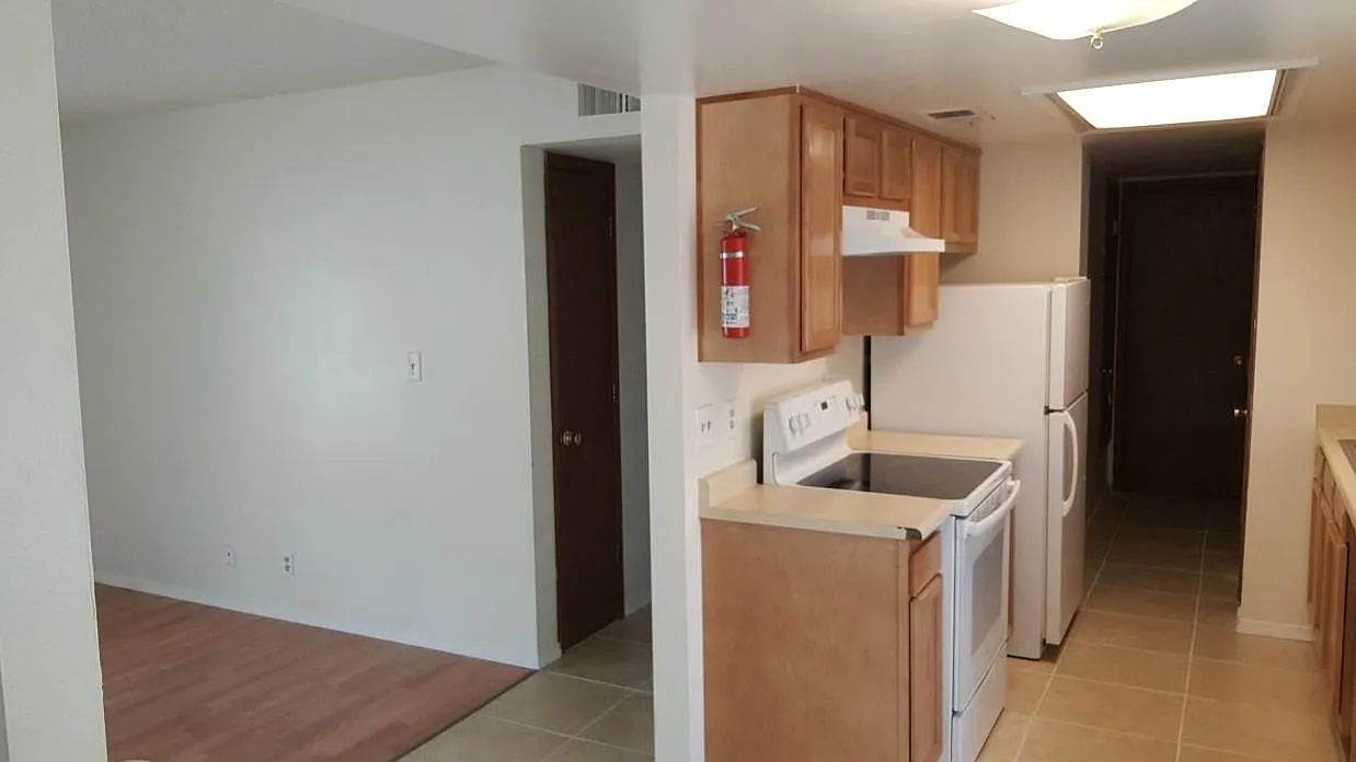 2 bed, 850 sqft, $1,300 — Photo 2