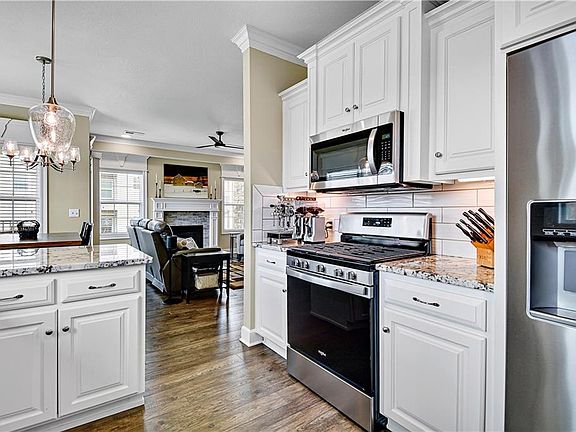 4th image of 16018 Fontana St #210