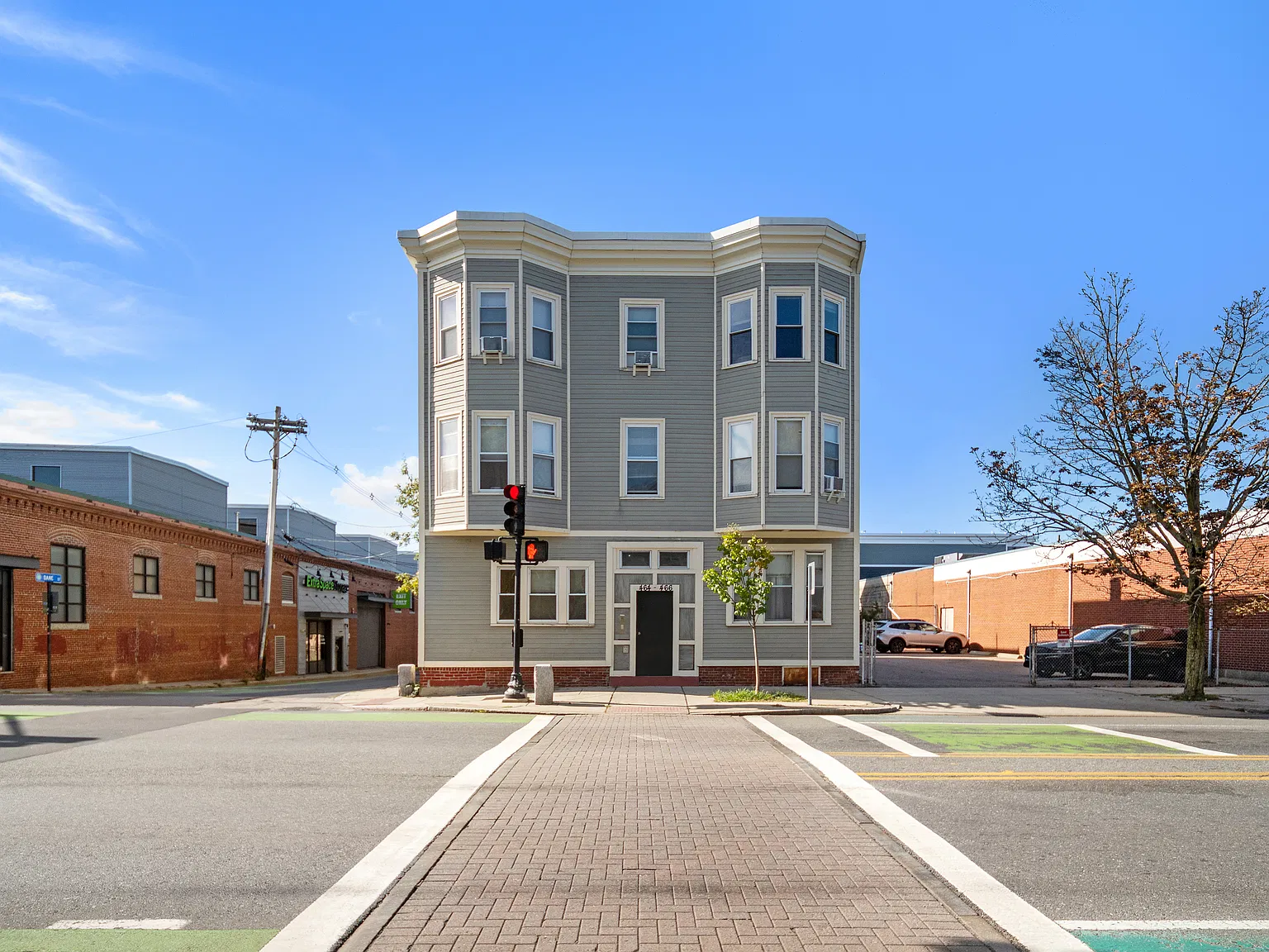 2 bed, 750 sqft, $2,975 — Photo 1