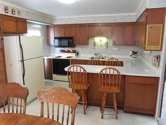 2nd image of 1056 Garnoa Dr