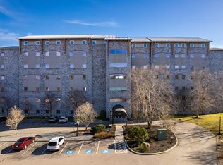 586 W Thames St APT 203, Norwich, CT 06360