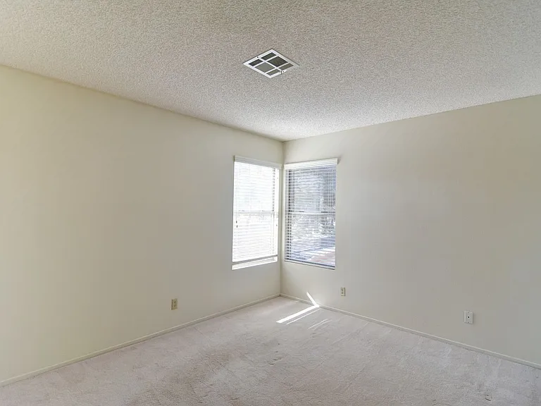 217 S White Cloud Cir — Photo 10