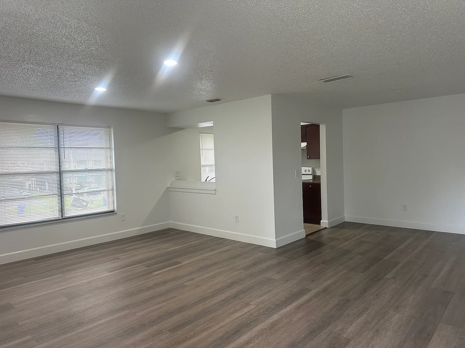2 bed, 970 sqft, $1,450 — Photo 4