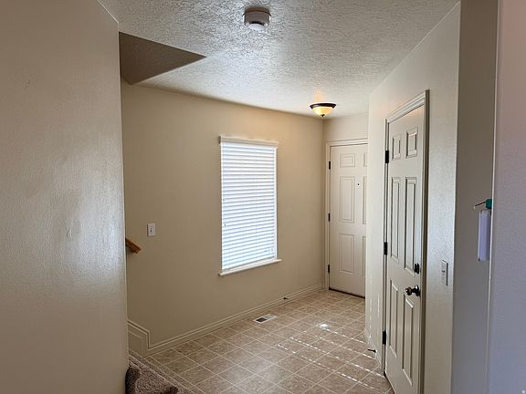 4th image of 3882 E Cascade Rd