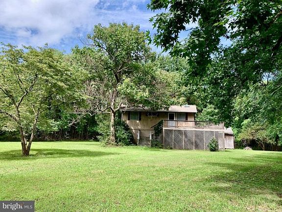 3rd image of 653 Monument Dr