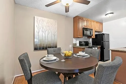 Vista Apartments — Photo 7