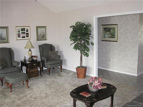 2nd image of 318 Thistle Ln