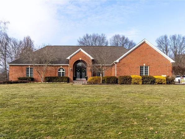 1001 Country Manor Dr, North Lima, OH 44452