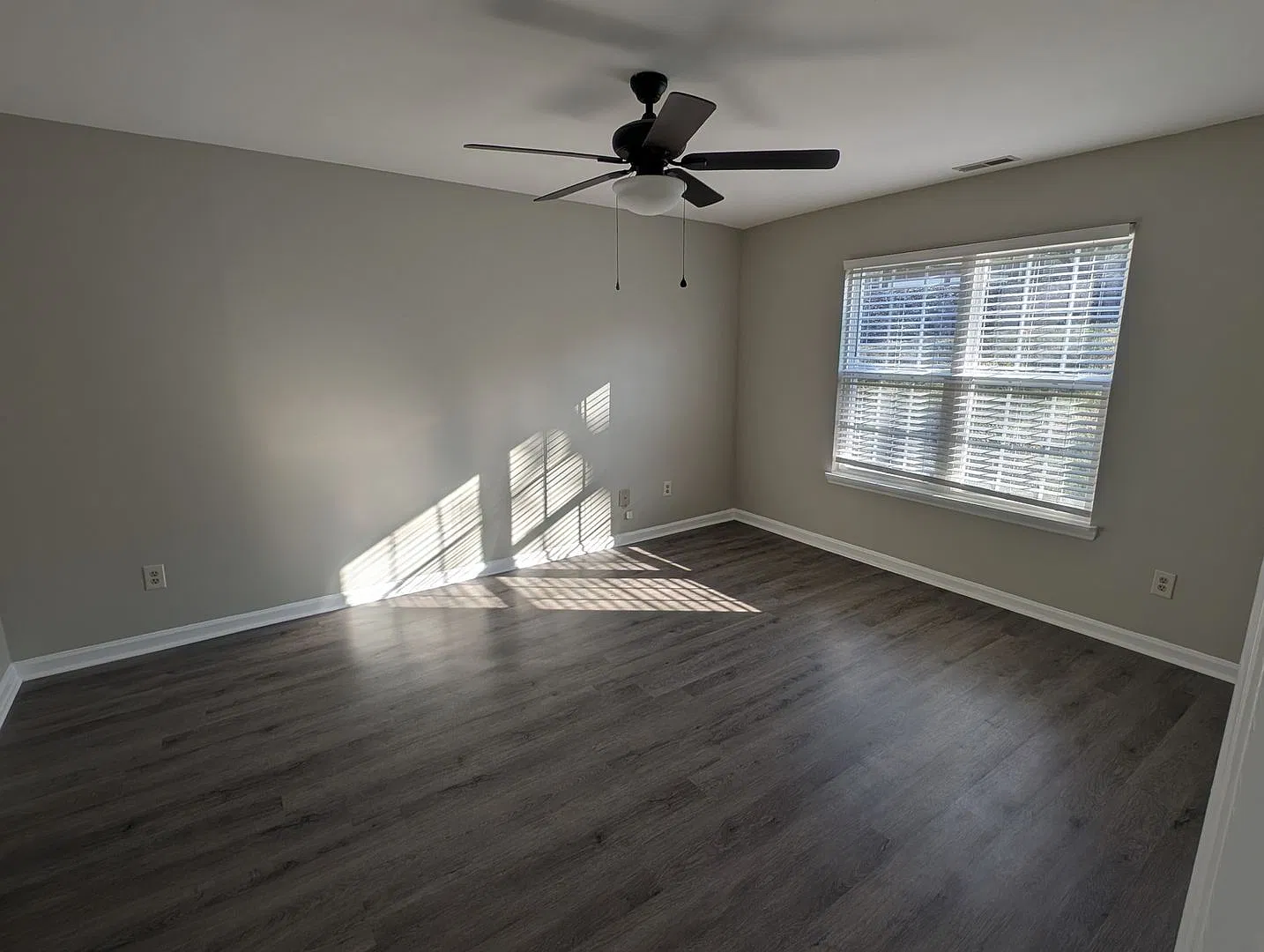 Charming 3BR Townhome in Charlotte — Photo 4
