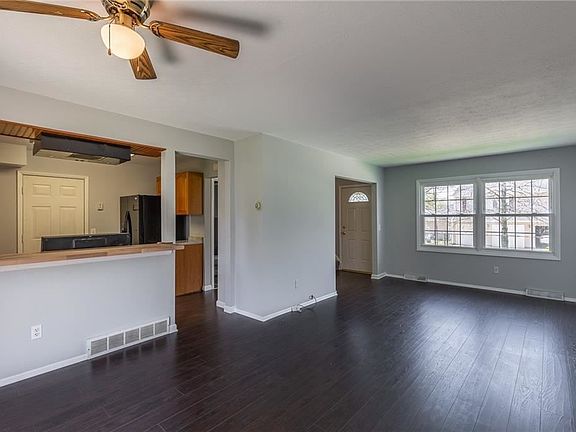 3rd image of 6793 Brookhaven Dr Unit 4