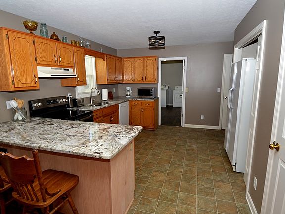 3rd image of 130-130 Sugartree Ln