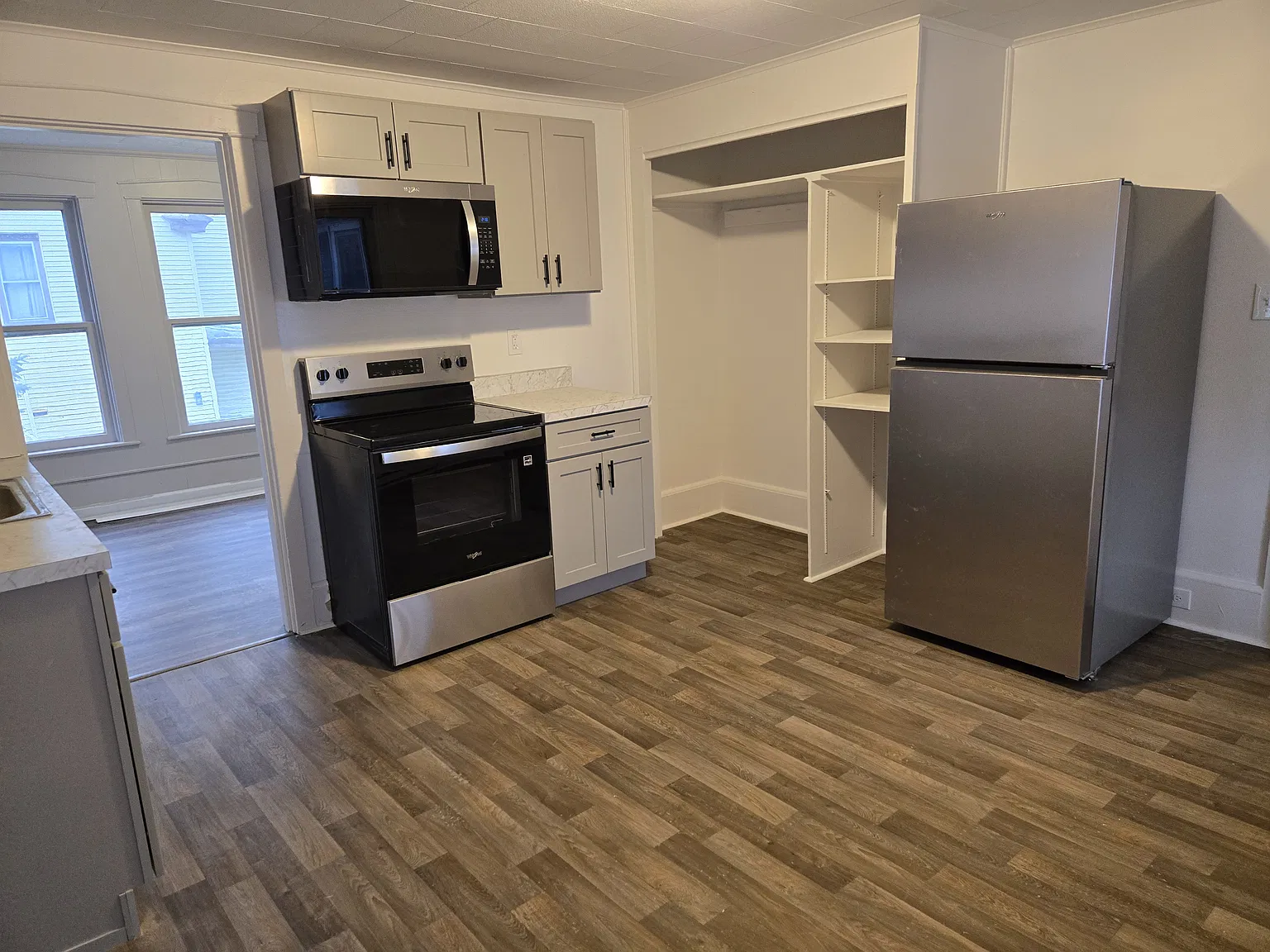 2 bed, 1000 sqft, $1,450 — Photo 3