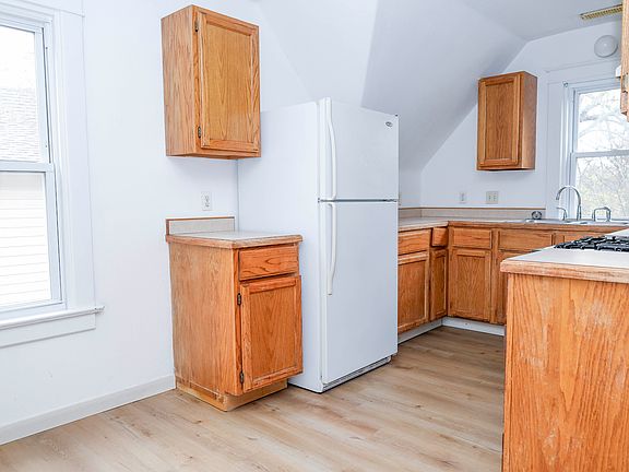 4th image of 1424 W Walnut St APT C