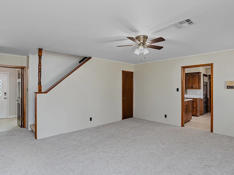 1554 Westbury Dr — Photo 10