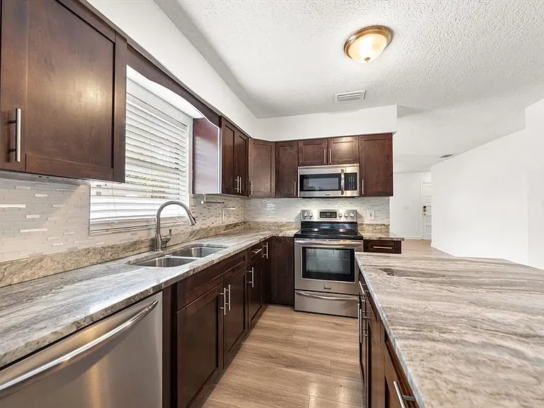 3128 W Varn Ave — Photo 8