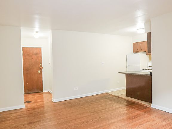 3rd image of 6010 N Winthrop Ave APT 306