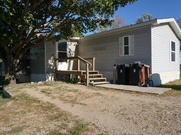 102 Elm St, Watertown, SD 57243