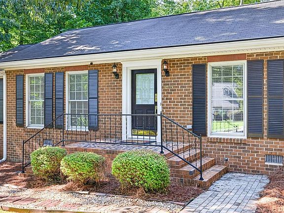 4th image of 3705 Arrowhead Pl