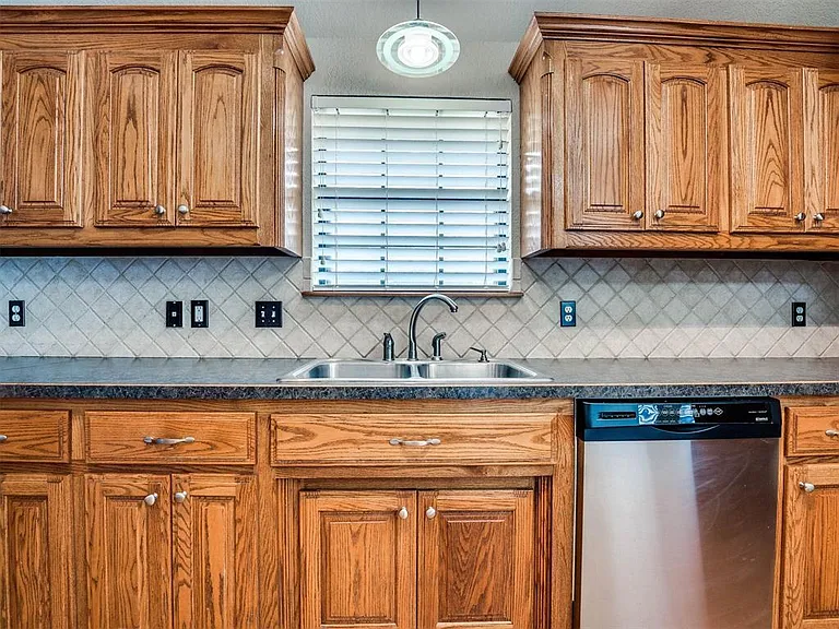 1209 Stoneridge Dr — Photo 27