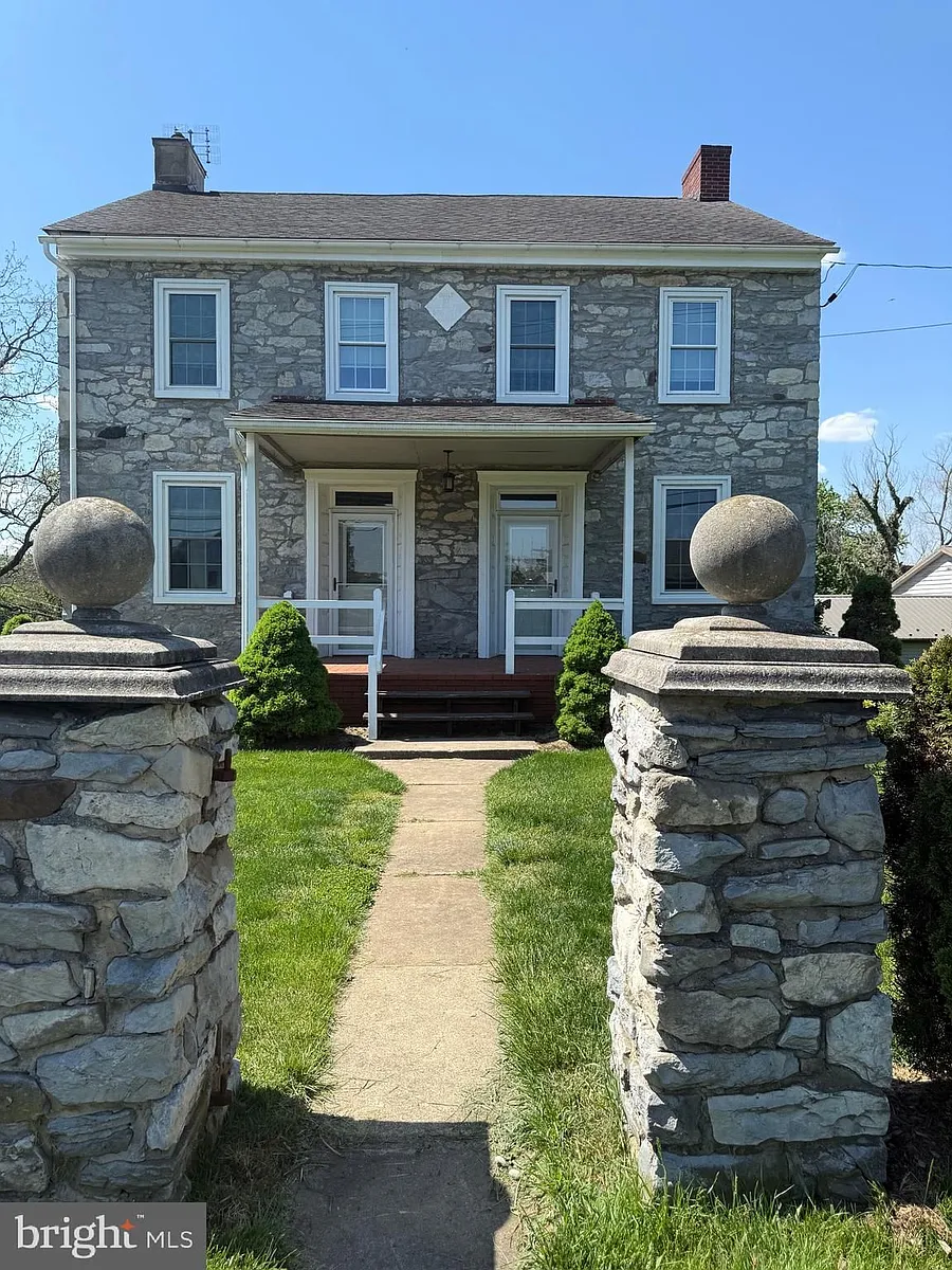 Building Photo - 4056 E Newport Rd