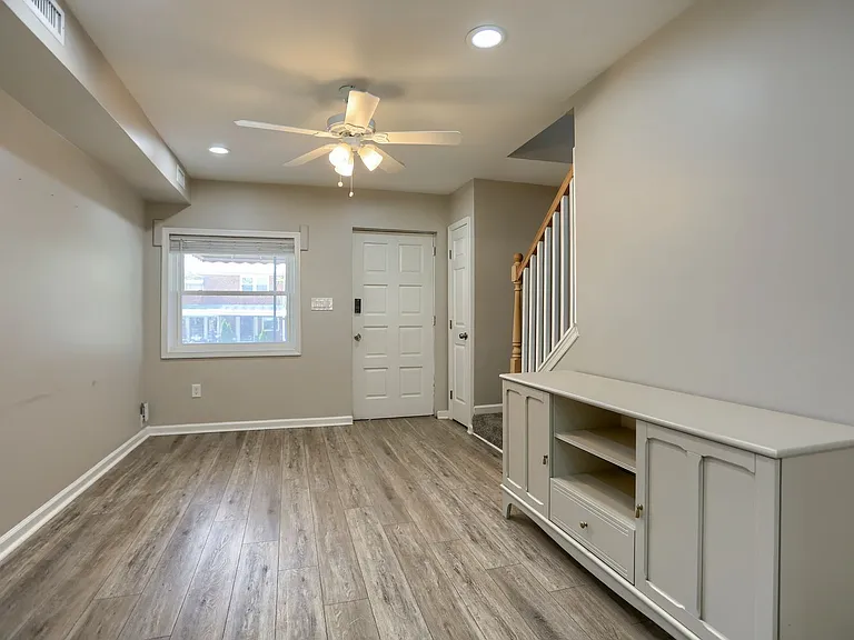1207 Anglesea St — Photo 5