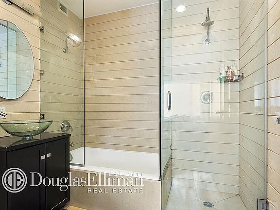 5th image of 187 Bridge St Unit 9C