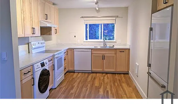 2 bed, 784 sqft, $1,975 — Photo 1