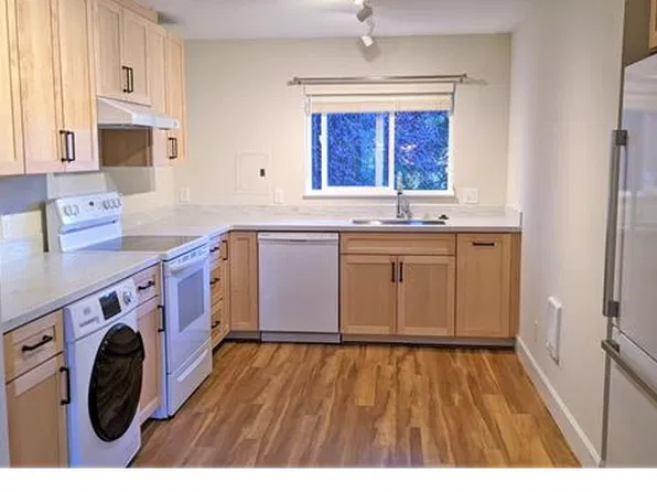 12918 1st Ave SW APT D, Burien, WA 98146