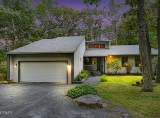 141 Maple Ridge Dr, Lords Valley, PA 18428