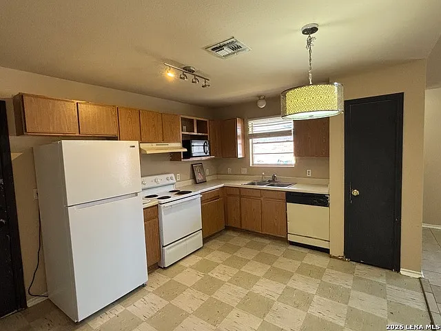 2 bed, 2.0 bath, 2134 sqft, $1,175 — Photo 3