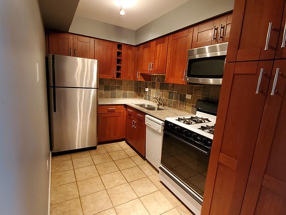 3rd image of 515 W Wrightwood Ave APT 516