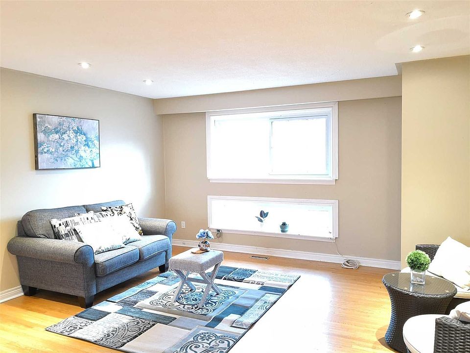 2nd image of 475 Grenfell St #1